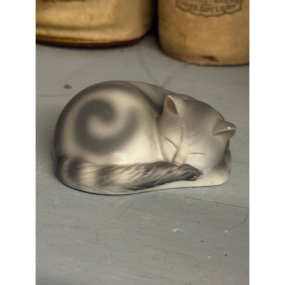 Vintage Avon 1984 Sleeping Gray Tabby Cat Figurine Ceramic Kitty Shelf Decor 3”